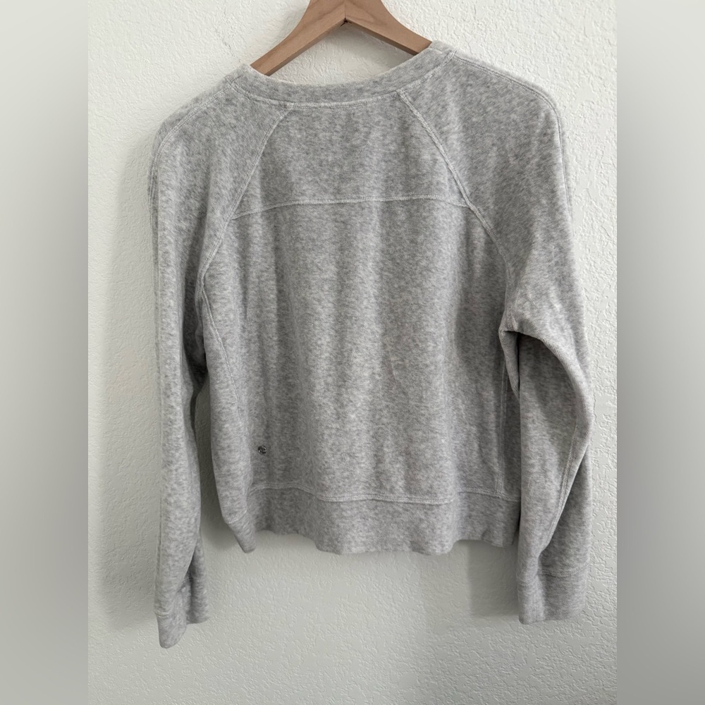 Lululemon // EUC Every Moment Crew in Heathered Core Ultra Light Grey - Picture 10 of 11